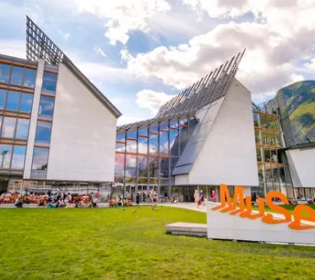 Yugogo Pellico 8 Centro