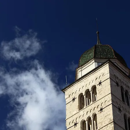 Yugogo Pellico 8 Centro Apartmanhotel 4*