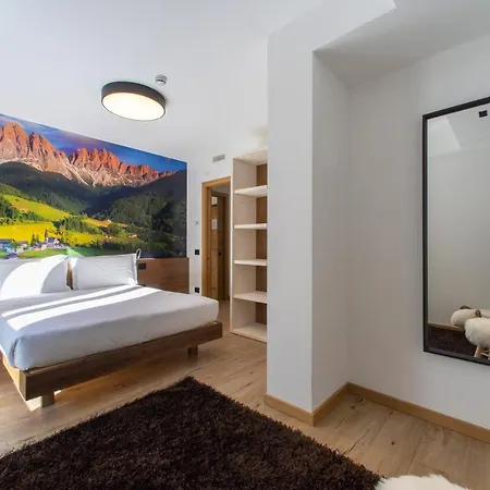 Yugogo Pellico 8 Centro 아파트호텔 4*