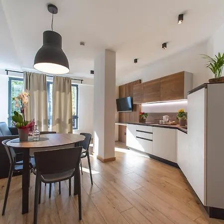 Yugogo Pellico 8 Centro טרנטו