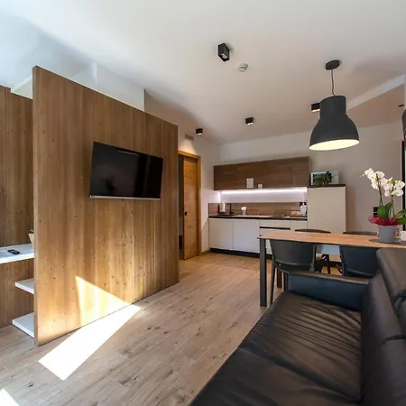 Yugogo Pellico 8 Centro