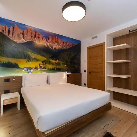 Yugogo Pellico 8 Centro アパートホテル 4*