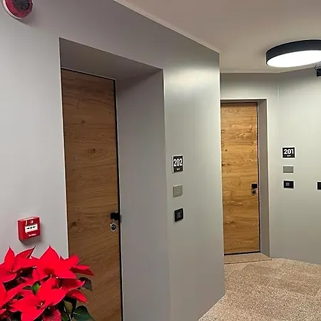 Yugogo Pellico 8 Centro Aparthotel Trento