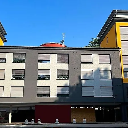 Yugogo Pellico 8 Centro