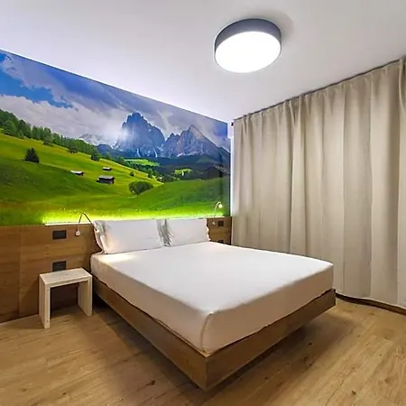 Yugogo Pellico 8 Centro 4*