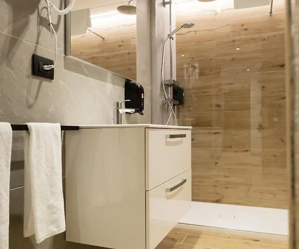 Yugogo Pellico 8 Centro Hotel apartamentowy