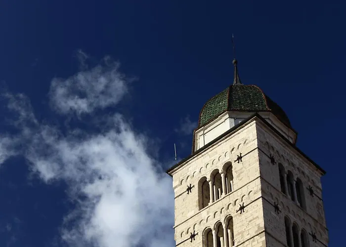 Yugogo Pellico 8 Centro Hotel apartamentowy 4*