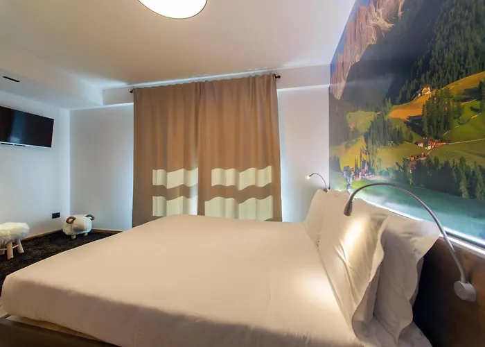 Yugogo Pellico 8 Centro Apartmanhotel