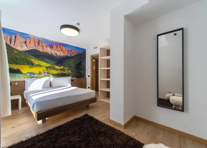 Yugogo Pellico 8 Centro Hotel apartamentowy 4*