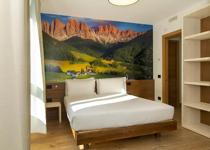 Hotel apartamentowy Yugogo Pellico 8 Centro Trydent