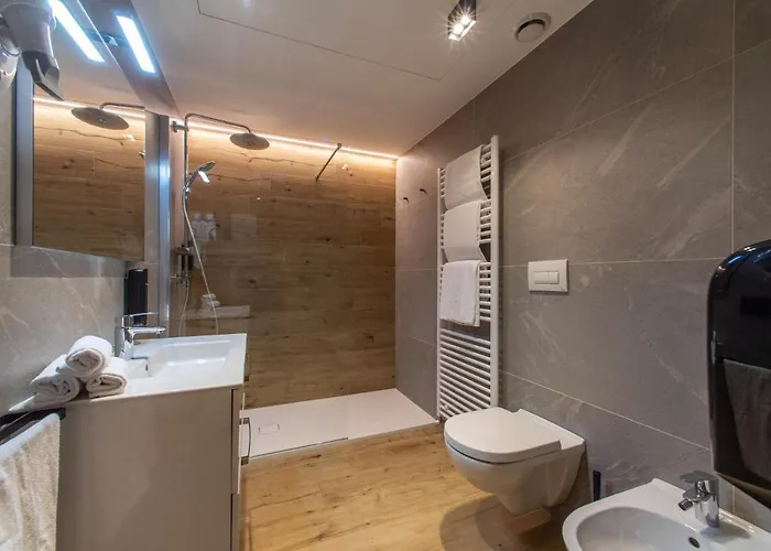 Hotel apartamentowy Yugogo Pellico 8 Centro Trydent