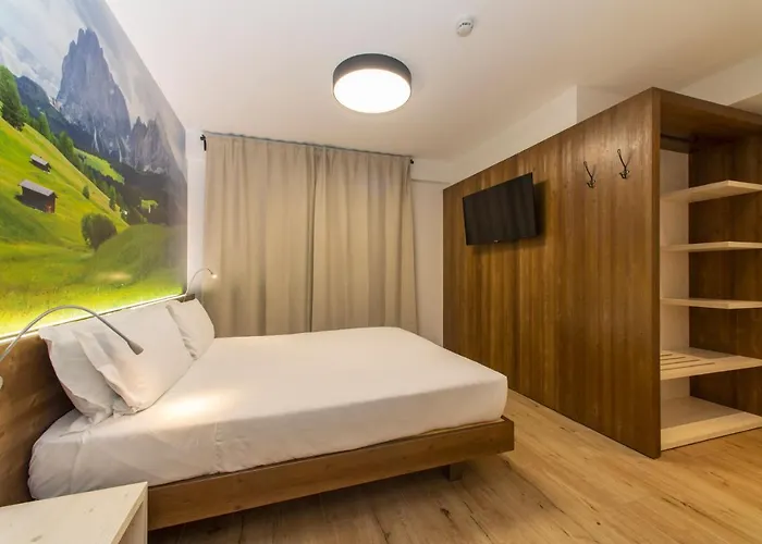 Hotel apartamentowy Yugogo Pellico 8 Centro Trydent