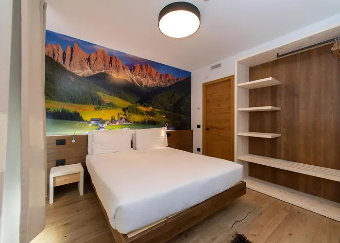 Yugogo Pellico 8 Centro Hotel apartamentowy 4*