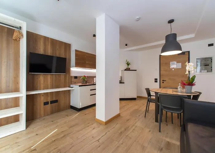 Yugogo Pellico 8 Centro